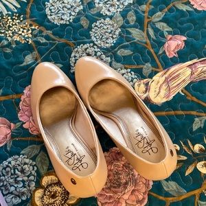 Beige shoes2’5” heel